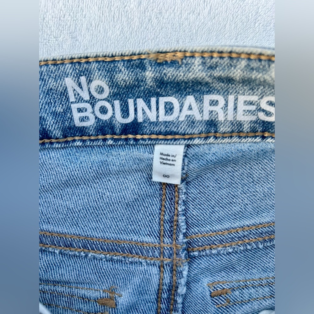 NWT No Boundaries Y2K Jeans Bootcut Embroidered Star Denim Sz. 00 - Picture 3 of 9